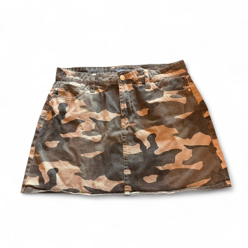 Y2K grunge camo mini skirt by Celebrity Pink